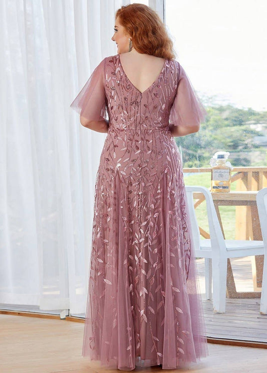 Zoom sur Bianca : robe longue au drapé aérien, fin relief scintillant.