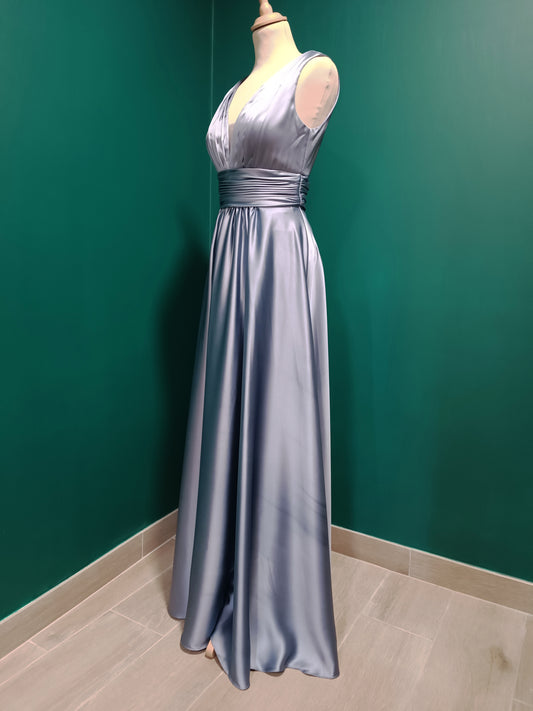 Annabella (bleu) : robe de soirée longue, teinte bleue, silhouette élégante, vue de face.