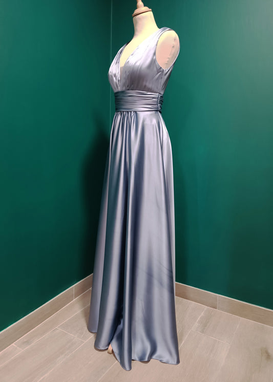 Annabella (bleu) : robe de soirée longue, teinte bleue, silhouette élégante, vue de face.