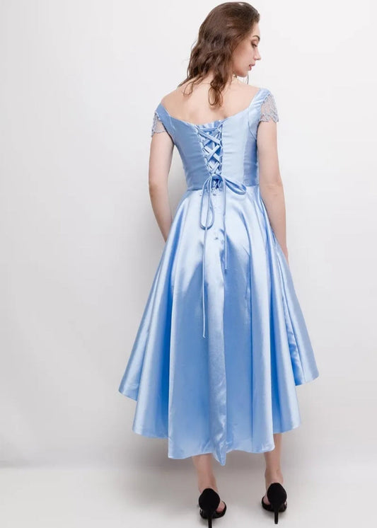 Modèle Bridget, drapé fluide et petites manches en tulle perlé, disponible dans notre boutique près de Dijon