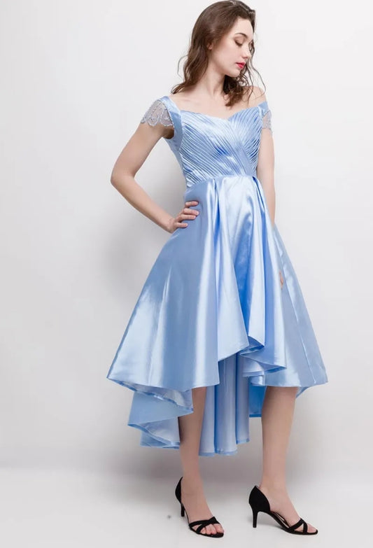 Bridget : robe cocktail asymétrique, courte devant, plus longue derrière, vue de face, disponible près de Dijon