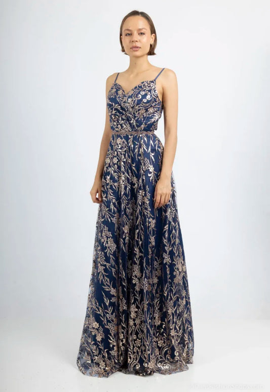 Robe Brooklyn (bleu foncé) élégante en tissu fluide avec coupe féminine et détails raffinés, showroom à Dijon