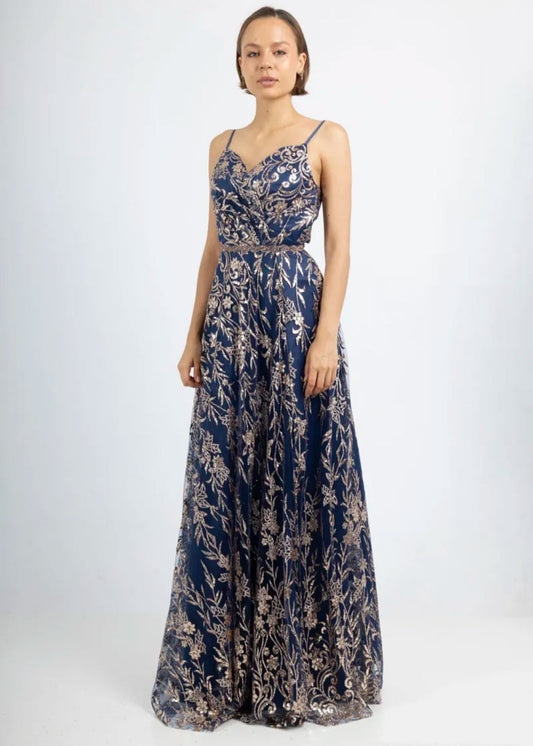 Robe Brooklyn (bleu foncé) élégante en tissu fluide avec coupe féminine et détails raffinés, showroom à Dijon