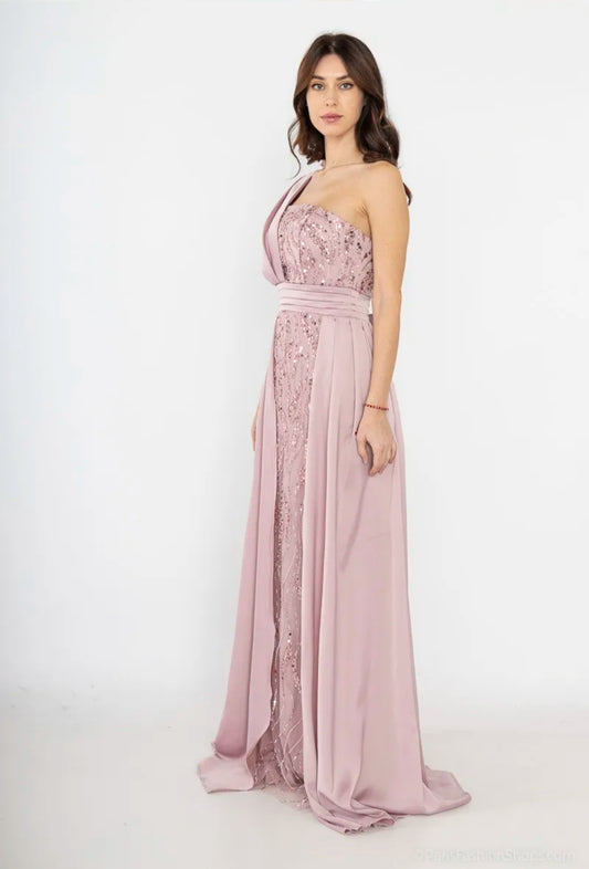 Modèle Béatrice rose, taille haute et traîne légère, silhouette impériale, à essayer au showroom près de Dijon.