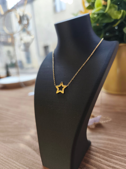 Collier petite étoile dorée