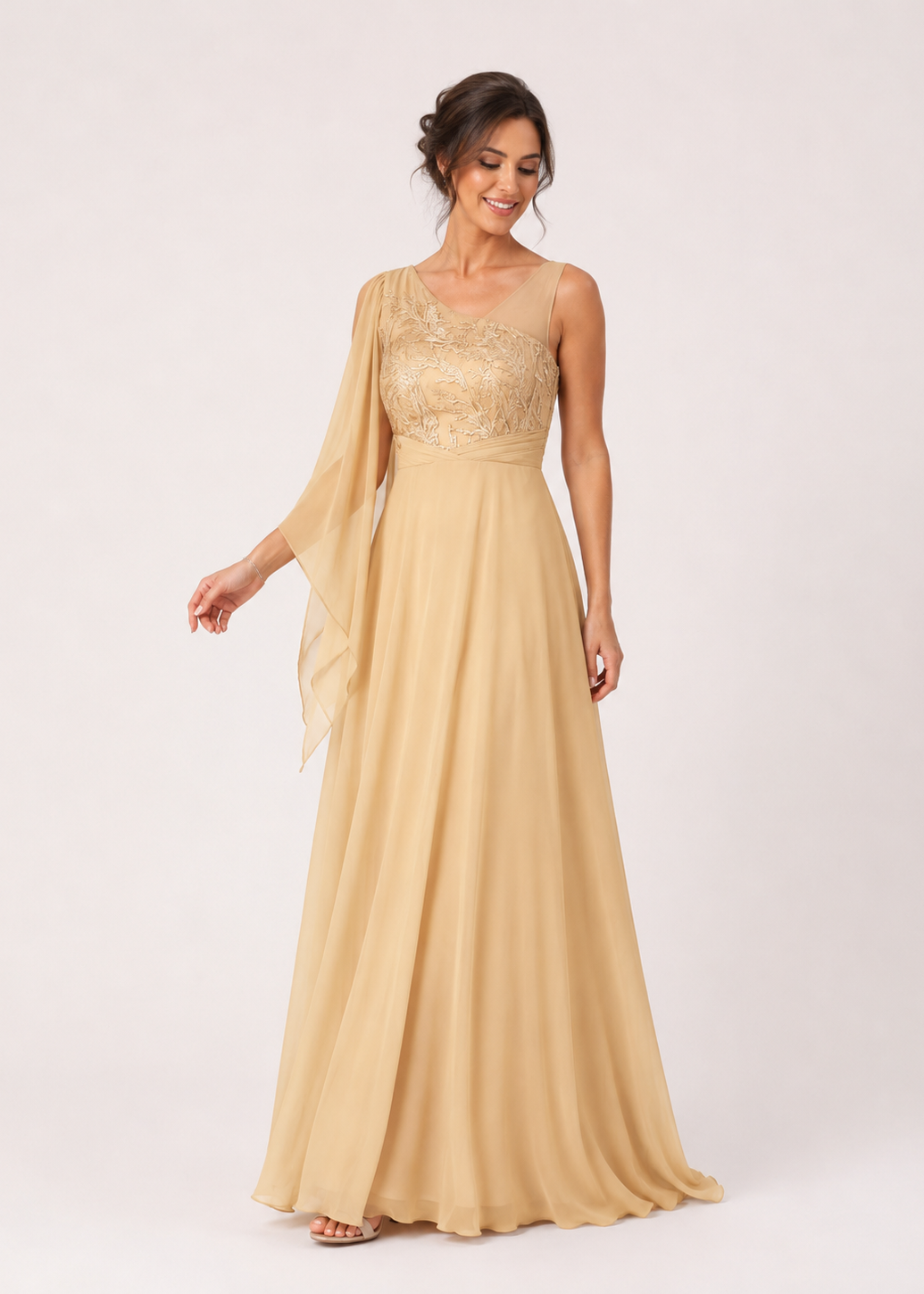 Cette robe de soirée longue, couleur jaune paille, sublime par son originalité : un haut asymétrique avec un voilage sur un seul bras. Robe à essayer au showroom à Dijon, près de Beaune, et disponible à la location ou à l'achat.