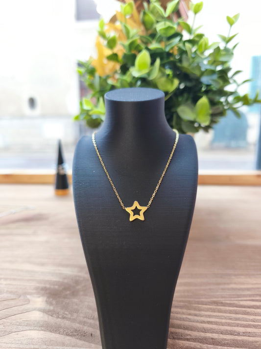 Collier petite étoile dorée