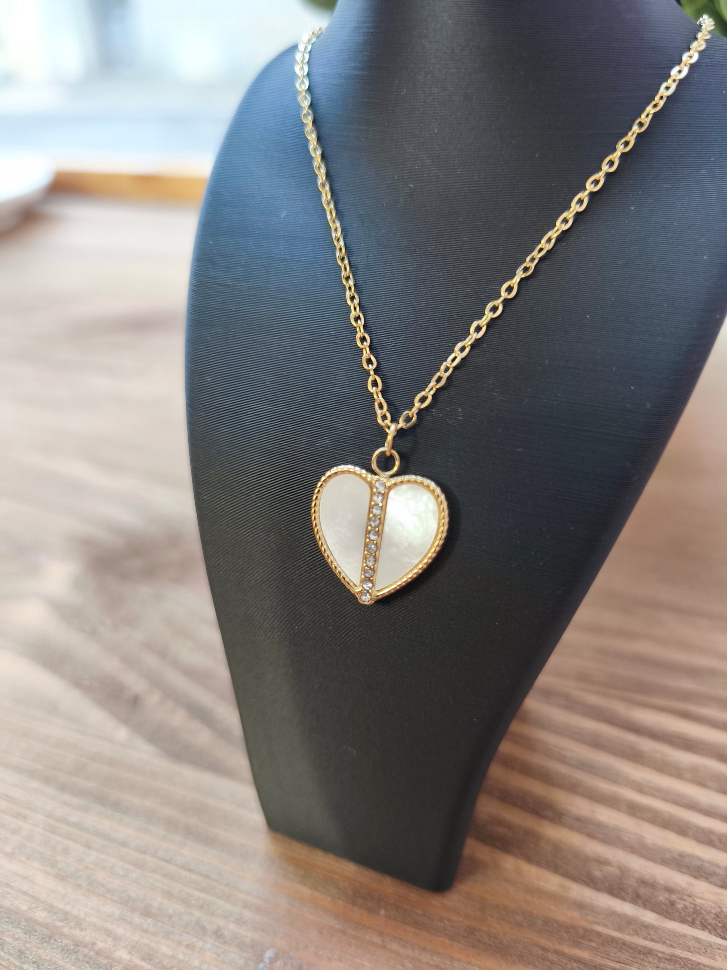 Collier pendentif coeur nacré
